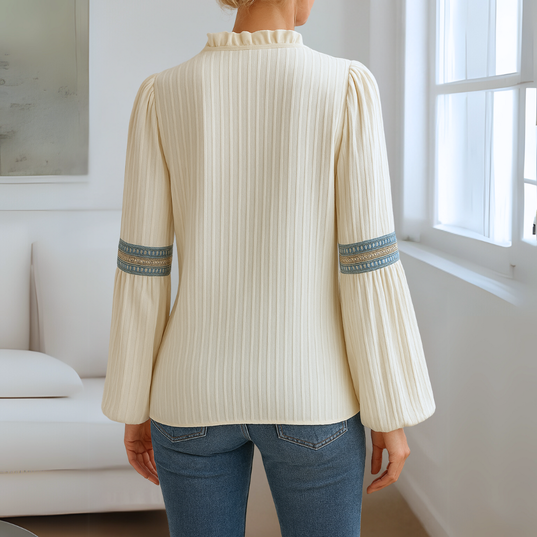 Elena | Auffällige Spitzenbluse mit V-Ausschnitt
