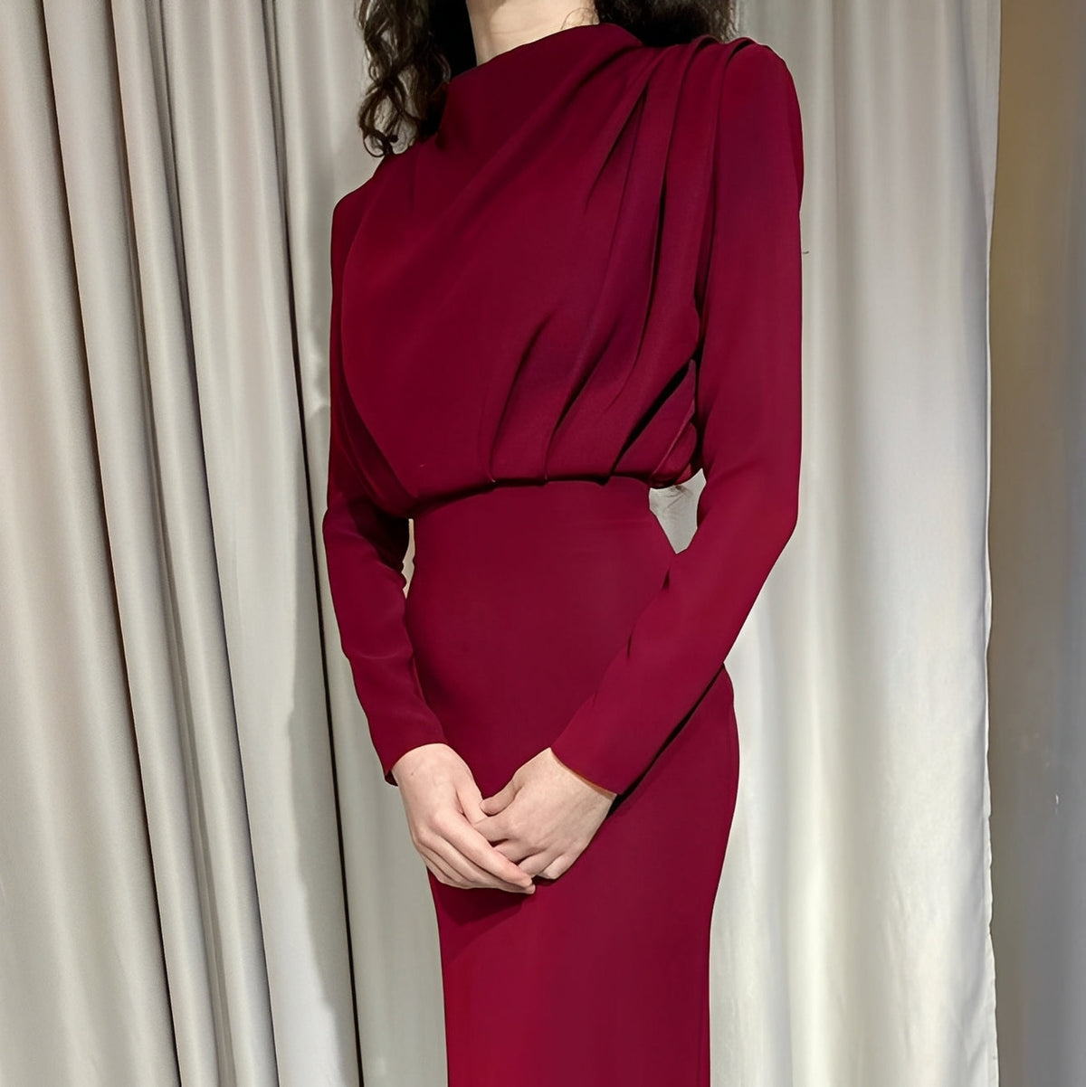 Bonnie - Stilvolles, drapiertes Midikleid für Damen