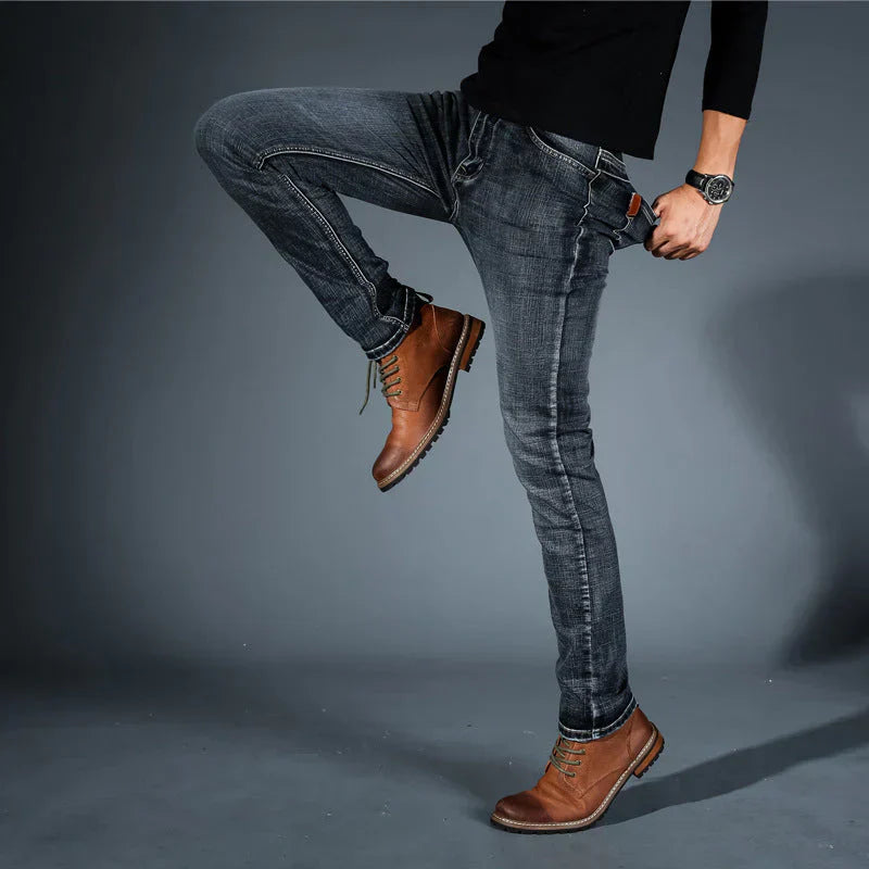 Hochwertige, in vier Richtungen dehnbare Slim-Fit-Jeans für Herren