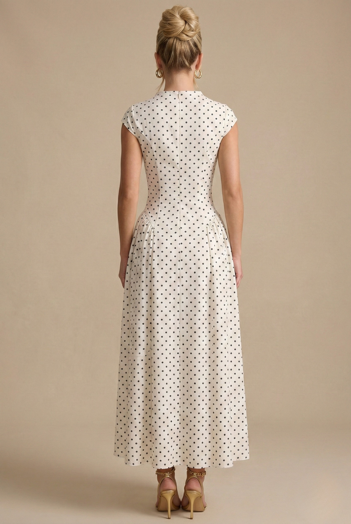 Damen Maxikleid mit Punkten, rundem Ausschnitt und A-Linien Silhouette