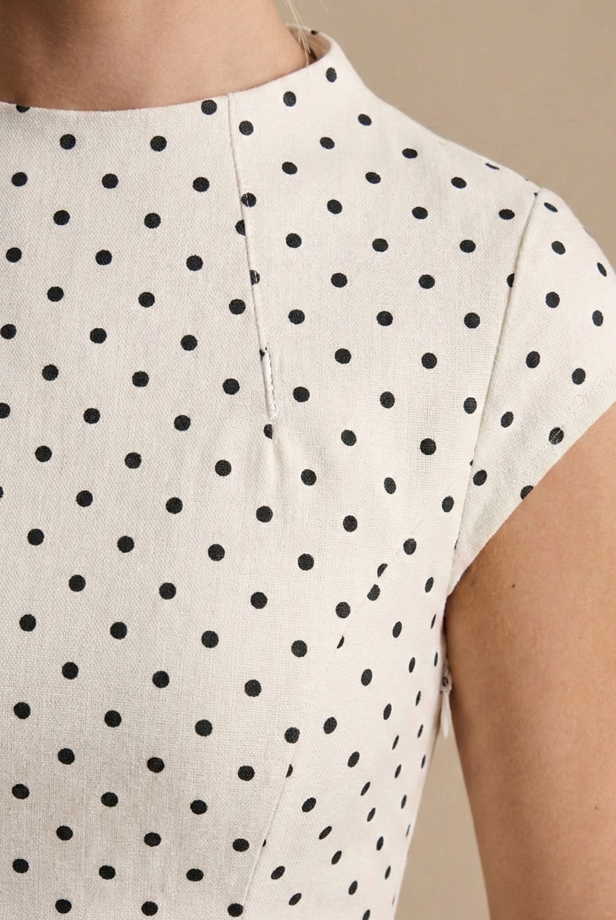 Damen Maxikleid mit Punkten, rundem Ausschnitt und A-Linien Silhouette