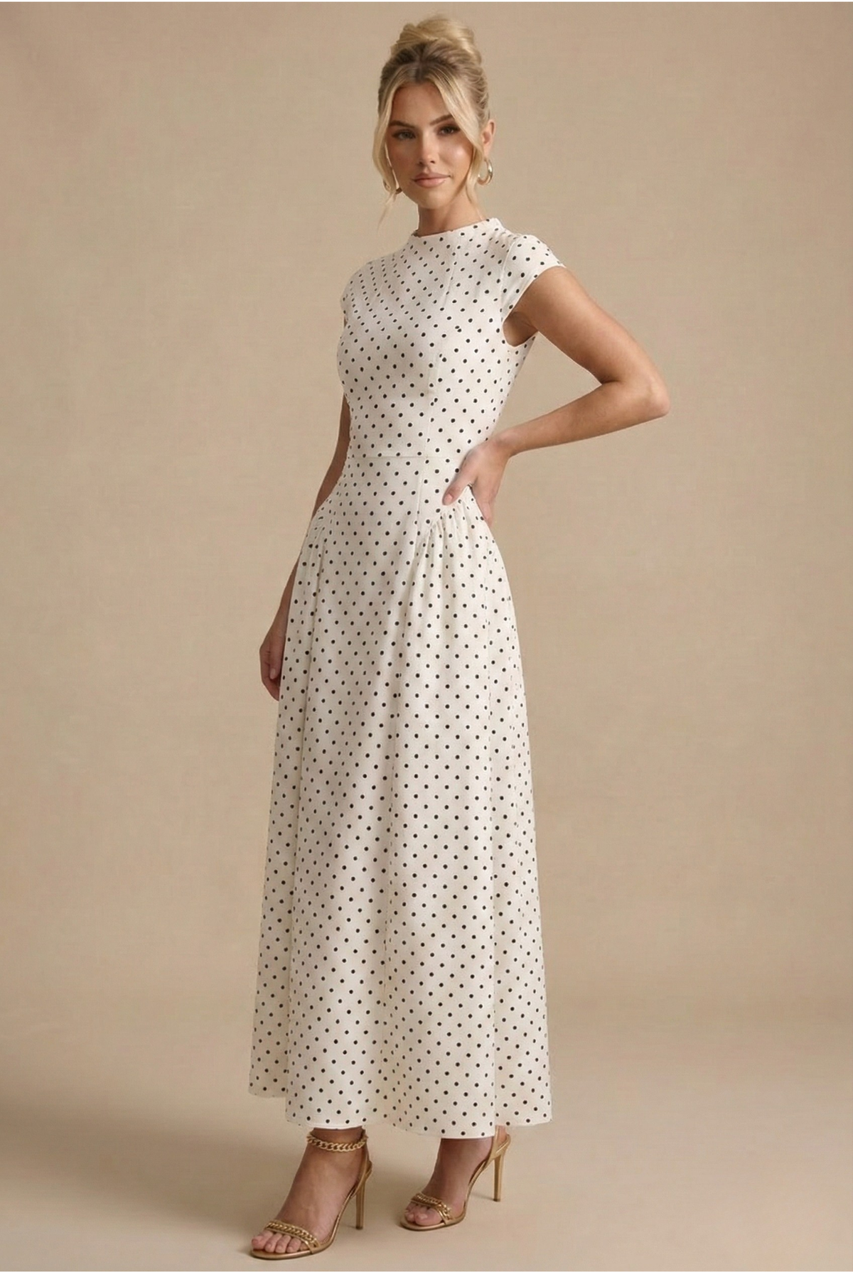 Damen Maxikleid mit Punkten, rundem Ausschnitt und A-Linien Silhouette