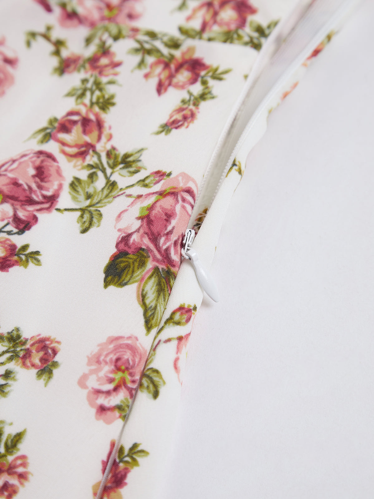 Rosebud geblümtes Midikleid