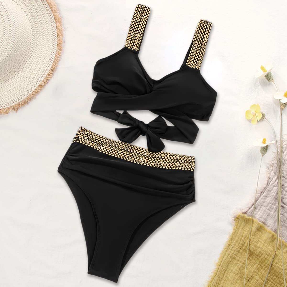 Hoch tailliertes Bikini mit goldenen Kreuz Trägern