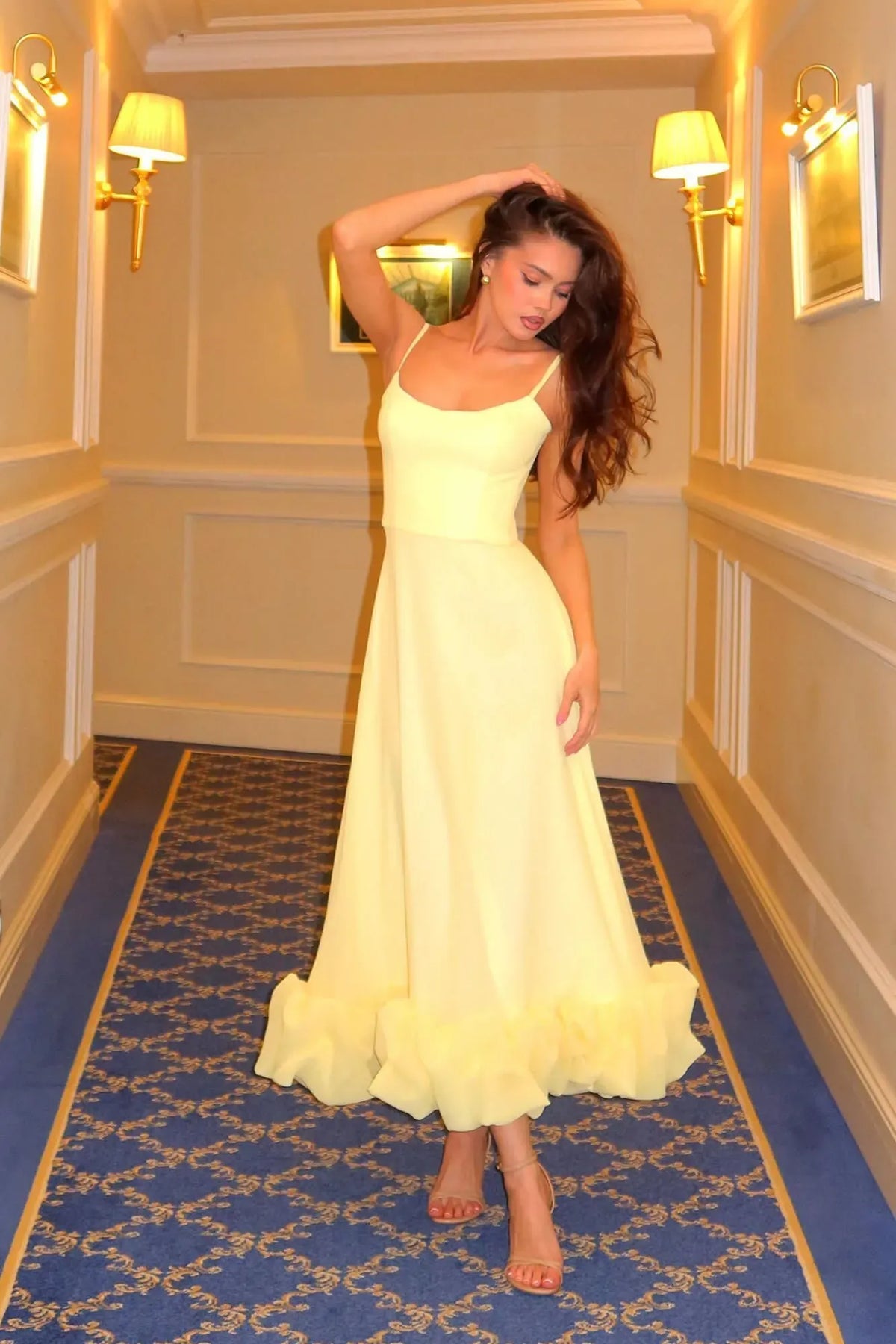 Heather ärmelloses ausgestelltes Midi-Ballkleid