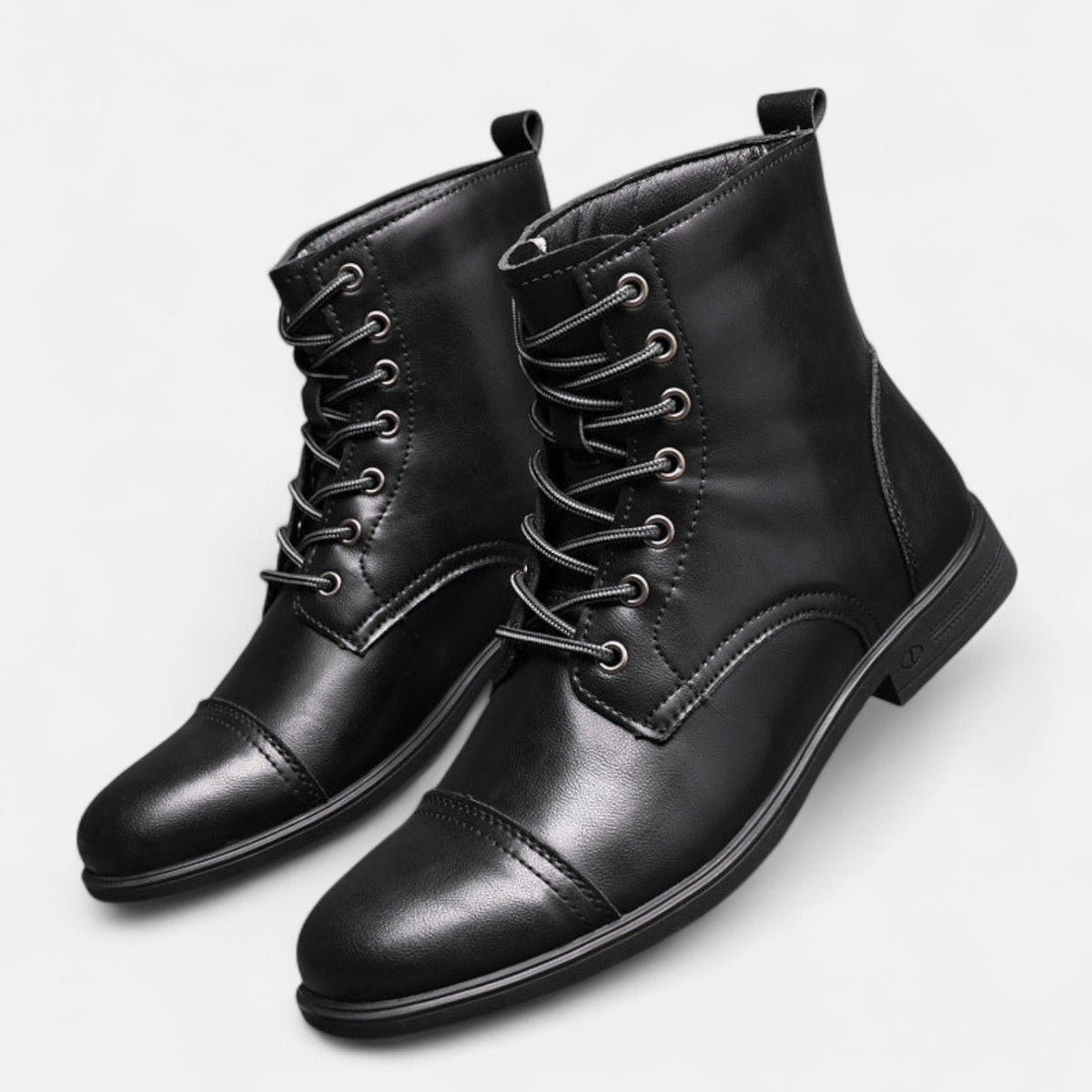 Stilvolle Herrenstiefel aus hochwertigem Kunstleder