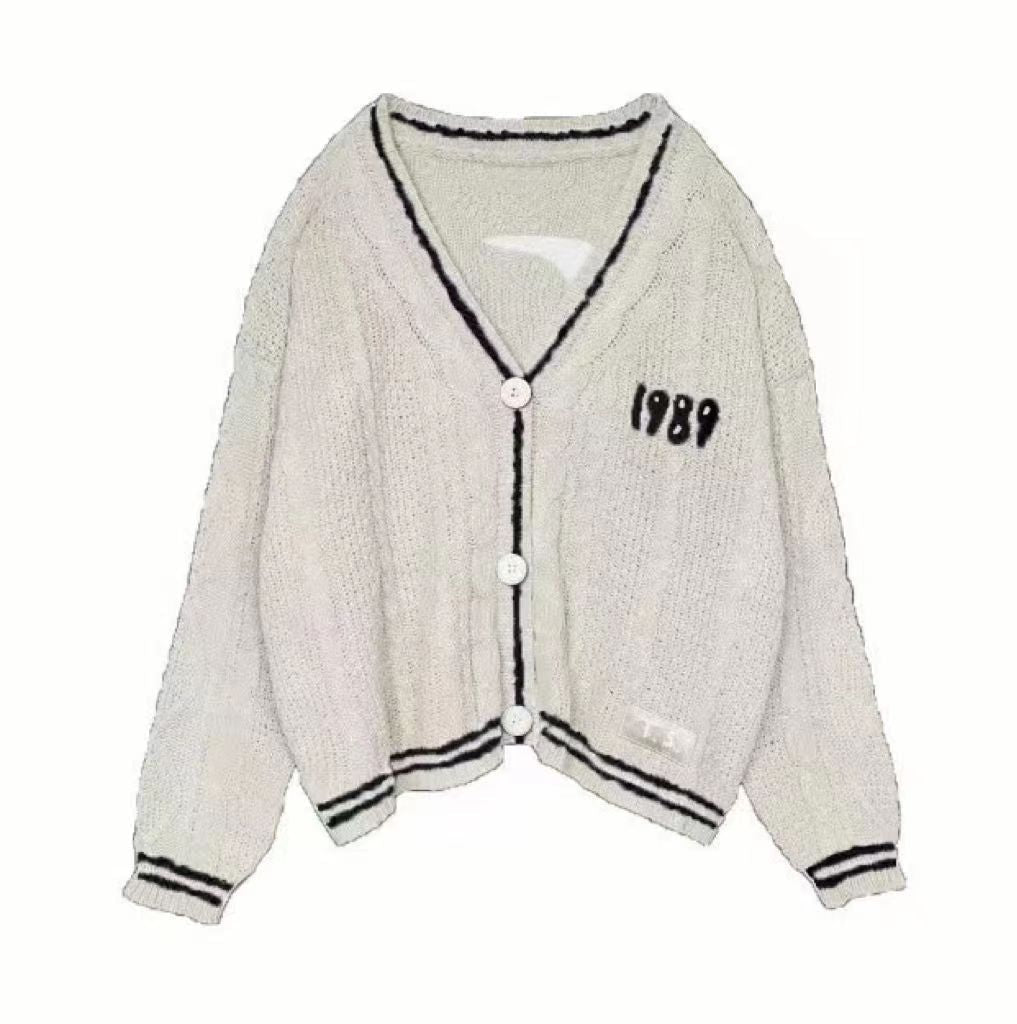 Damen nan kurze gestrickte V Ausschnitt Strickjacke mit Zopfmuster und Perlmuttknöpfen Drune