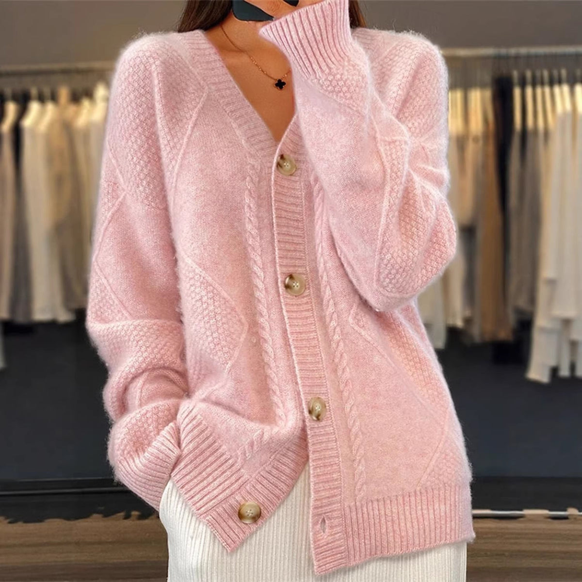 Damen nan oversized Strickcardigan mit Zopfmuster, V‑Ausschnitt und großen Knöpfen Drune