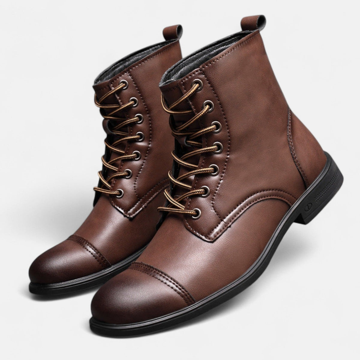 Stilvolle Herrenstiefel aus hochwertigem Kunstleder