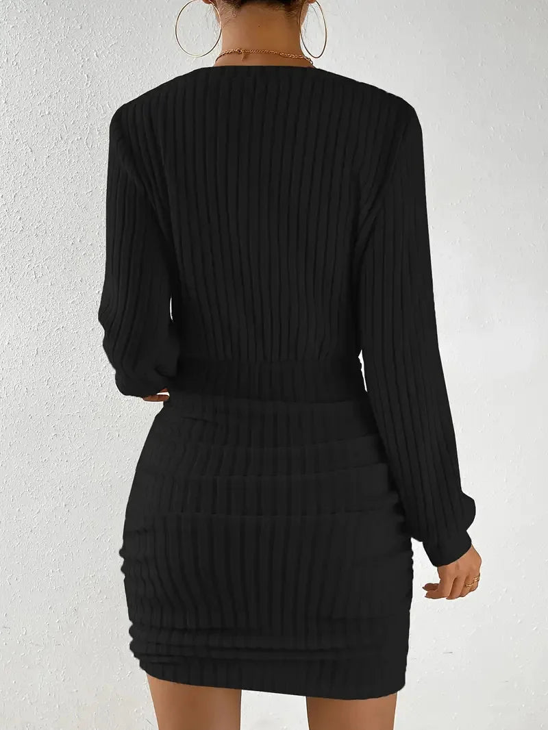 Geripptes Strick-Minikleid