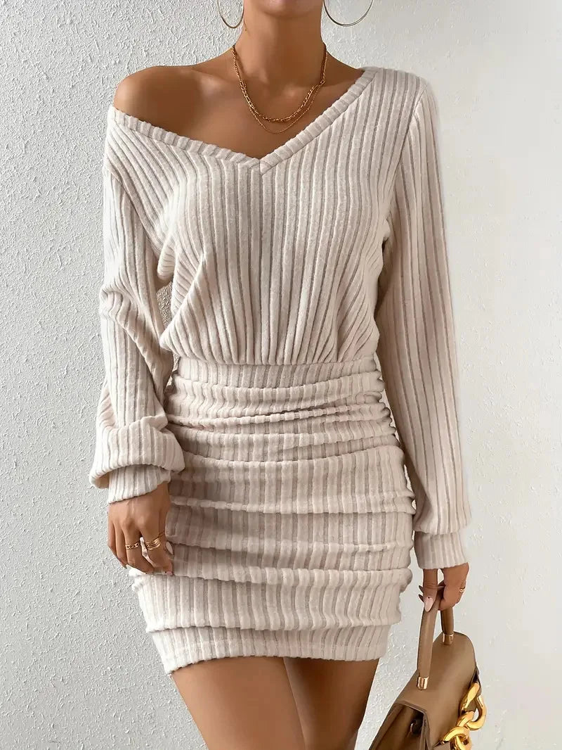 Geripptes Strick-Minikleid