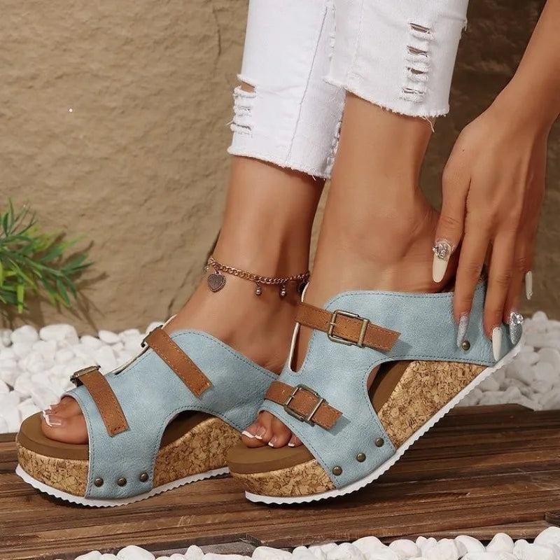 Coraline™ Leder-Pantolette mit Plateau und Doppelverstellung