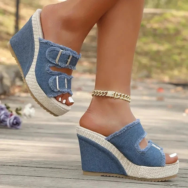 Zafira™-Keilabsatz Pantoletten mit Doppelten Schnallen und Jeans-Design