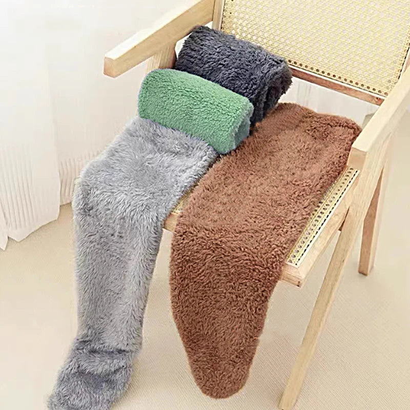 (KAUF 1, ERHALTE 2 GRATIS) Veloura™ Premium Kuschelsocken aus Weichem Plüschstoff