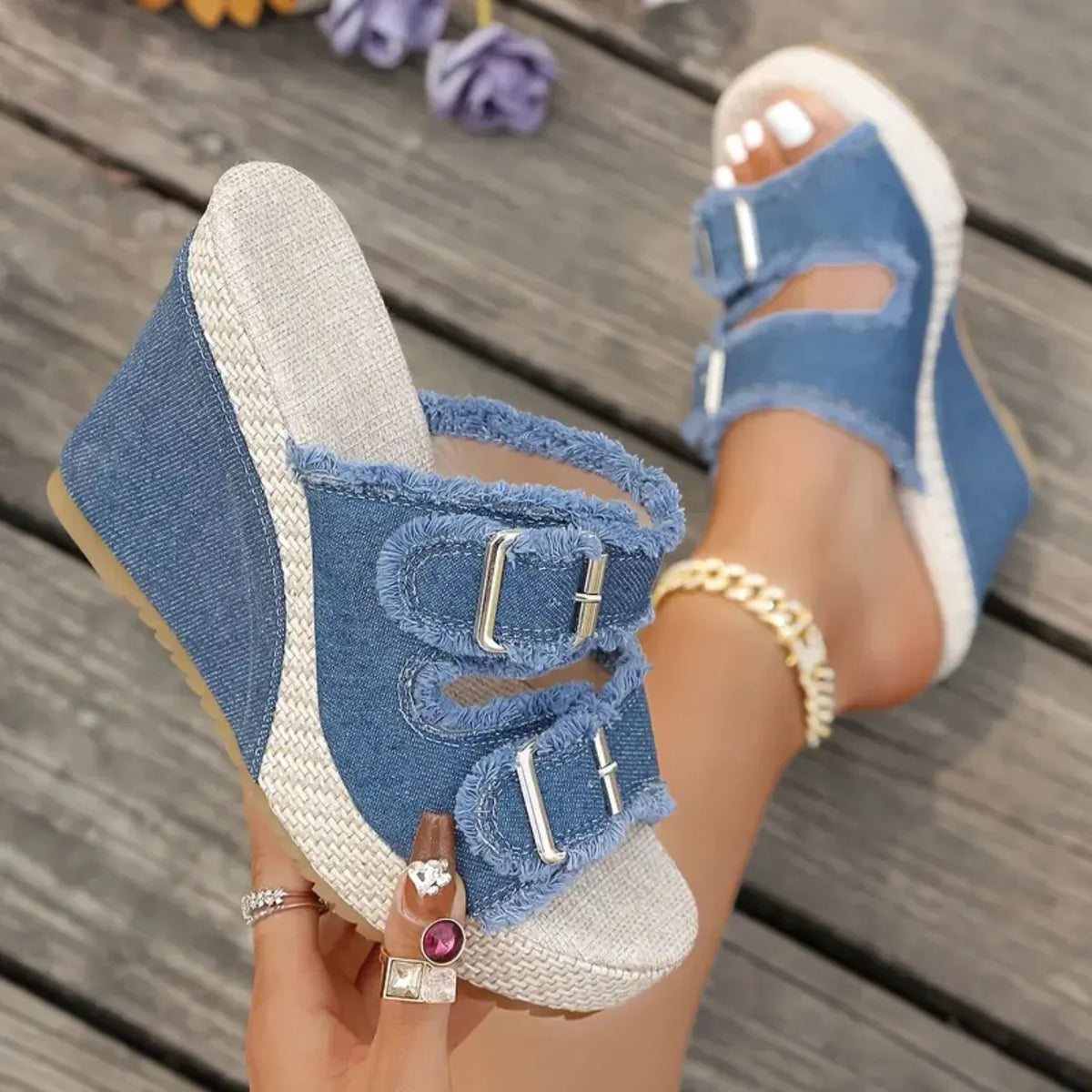 Zafira™-Keilabsatz Pantoletten mit Doppelten Schnallen und Jeans-Design