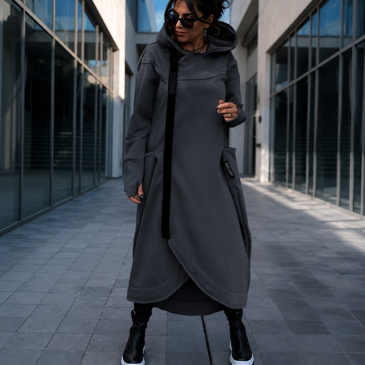Langer Oversize-Mantel Malva™ mit Kapuze, Reißverschluss und Daumenlochbündchen