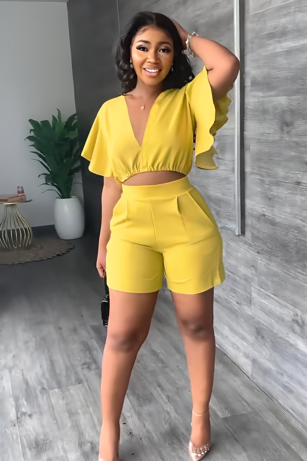 Zweiteiliges Sommeroutfit Damen | Crop-Top mit Rüschen & High-Waist-Shorts