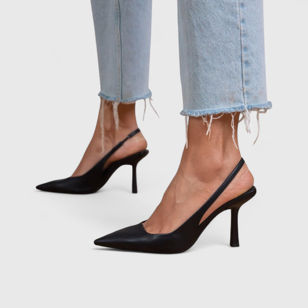 Aniya – Pumps Mit Spitzer Zehenpartie Und Fersenriemen