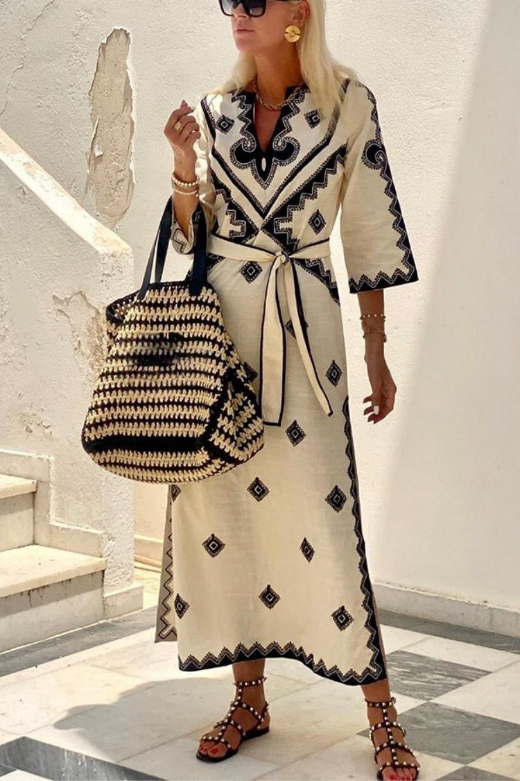 Ayla – Besticktes Boho-Maxi-Kleid mit Ethno-Muster und Bindegürtel