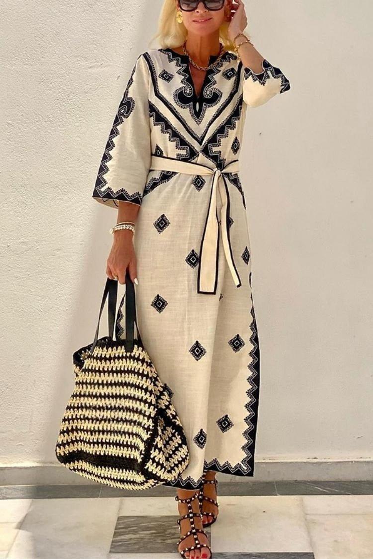 Ayla – Besticktes Boho-Maxi-Kleid mit Ethno-Muster und Bindegürtel