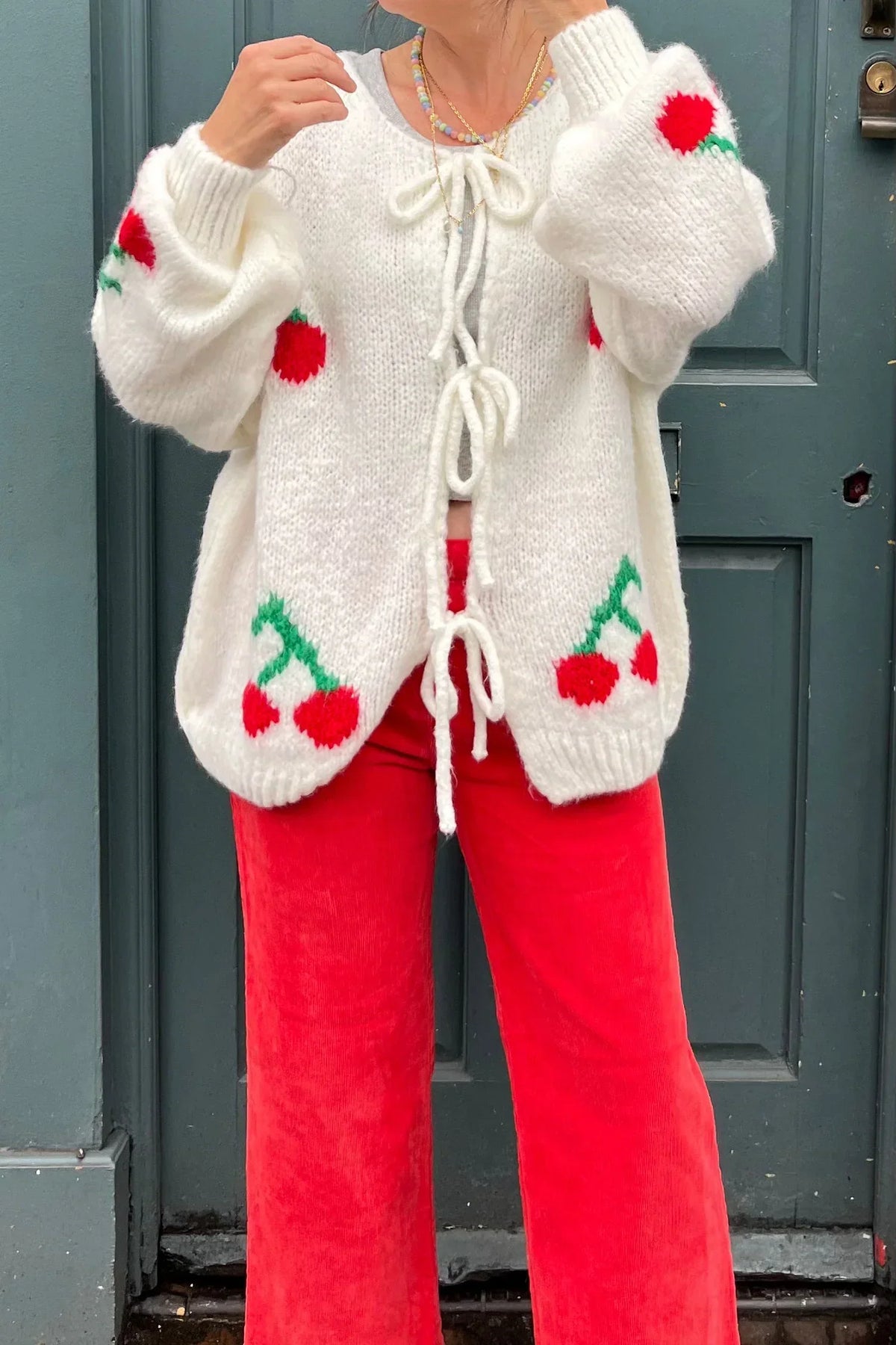 Mohair-Strickjacke mit Schlingenmuster vorne und Kirschmotiv – Fenja