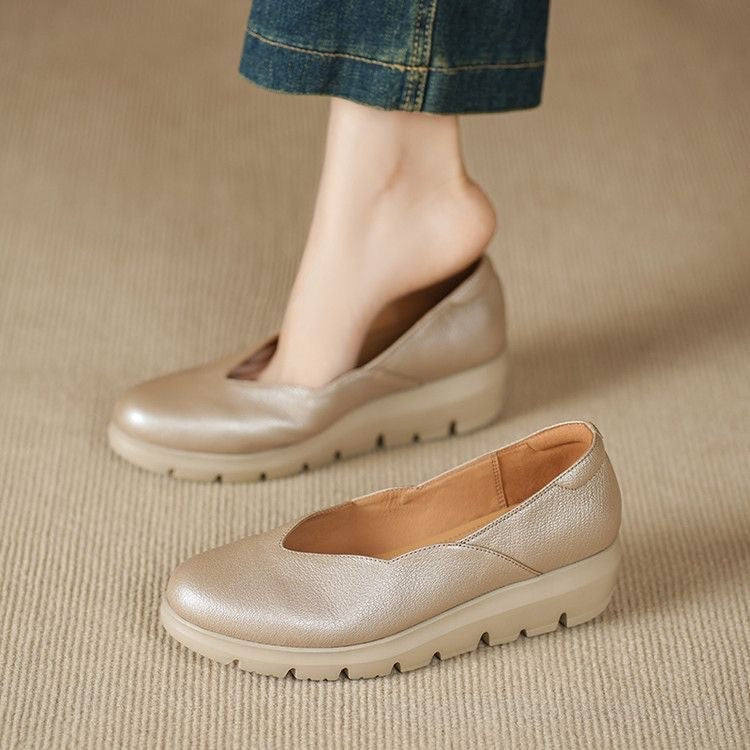 Damen-Ballerinas mit Keilsohle und V-Ausschnitt
