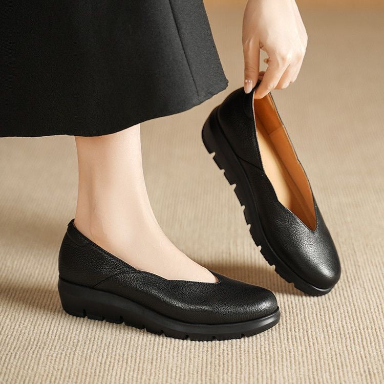 Damen-Ballerinas mit Keilsohle und V-Ausschnitt