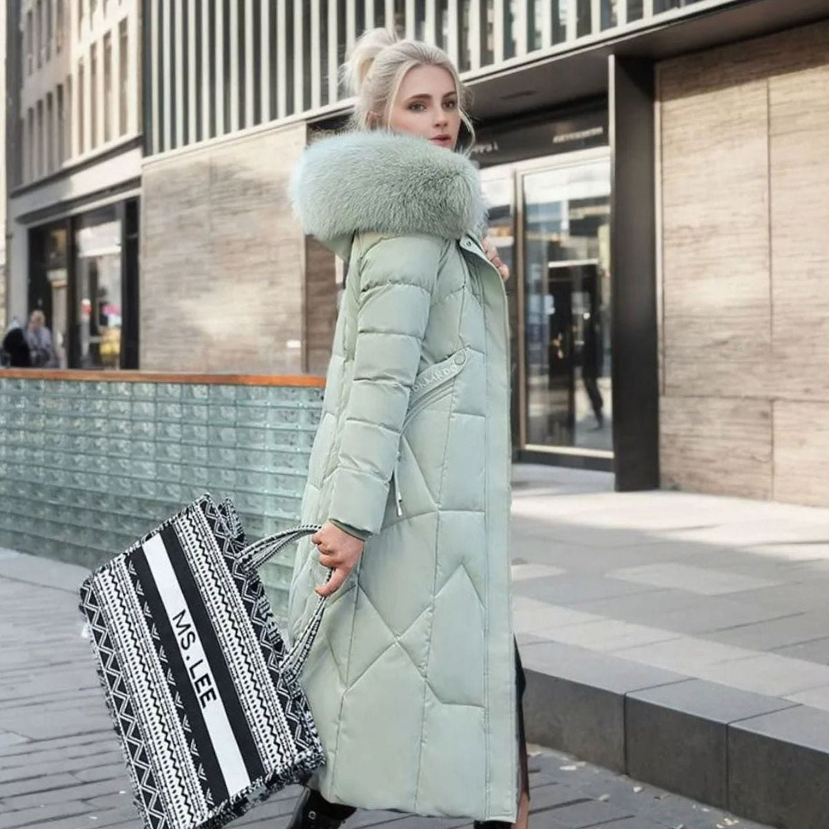 Clara | Damen Langer Daunen-Steppmantel mit Kragen Fellkapuze Wintermantel