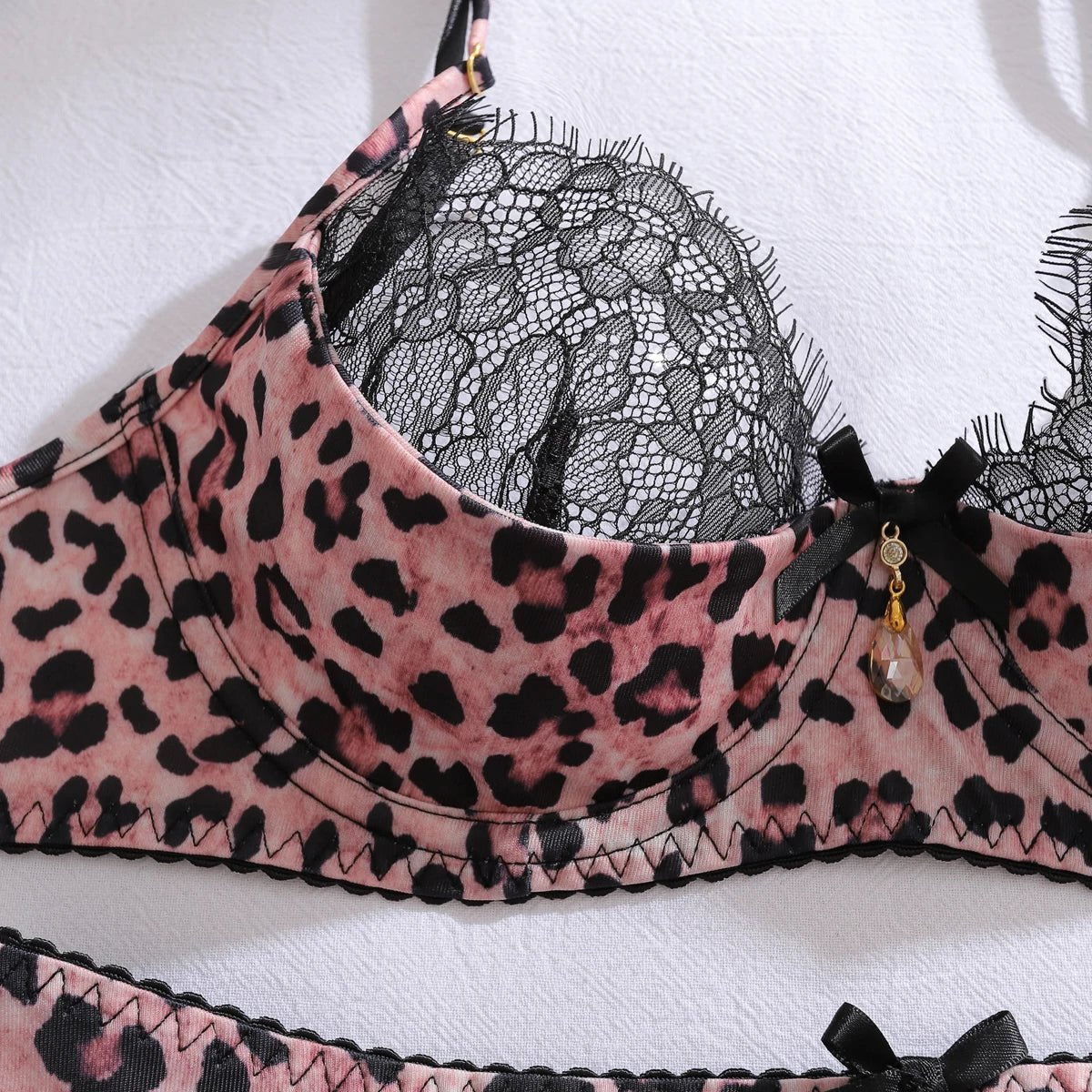 Johanna | Damen Leoparden Dessous-Set mit Spitzenbesatz vierteilig