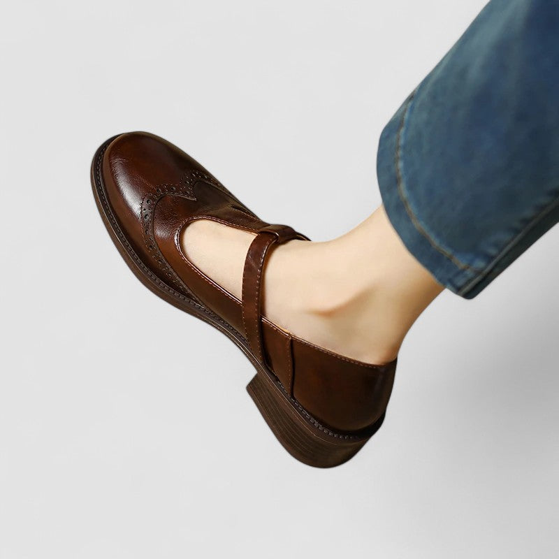 Damen Mary Jane Halbschuhe mit T-Riemen und Lochmuster