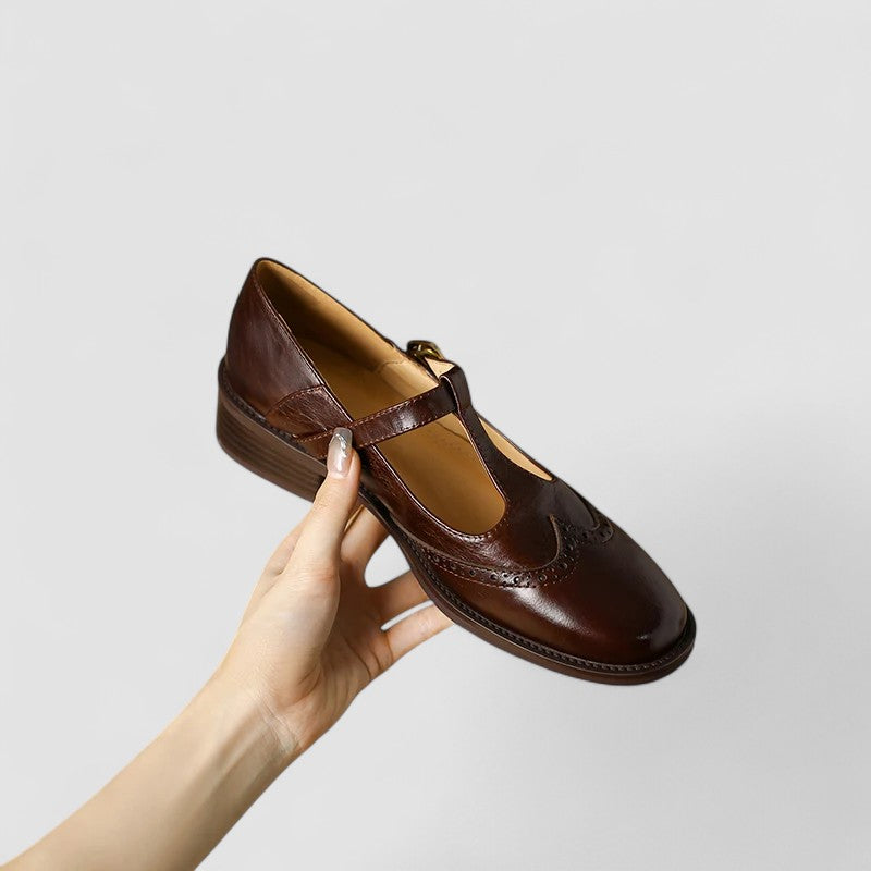Damen Mary Jane Halbschuhe mit T-Riemen und Lochmuster
