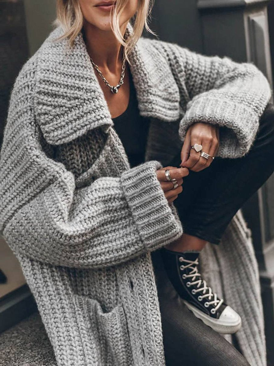 Lena | Damen Oversized Grobstrick-Cardigan mit Revers und Knopfleiste