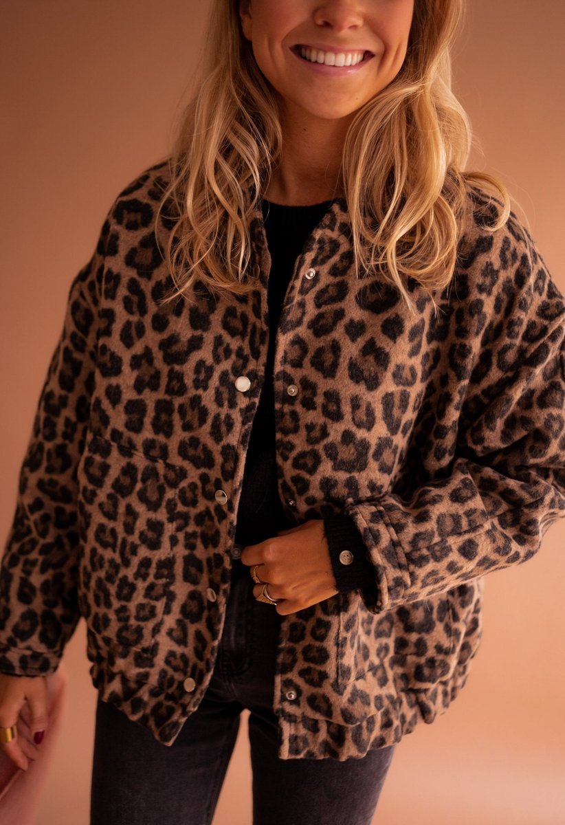 Luisa | Damen Steppjacke Oversized Leopardenmuster Druckknopf