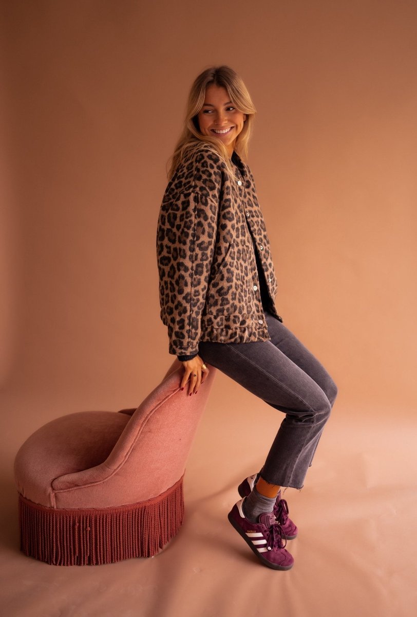 Luisa | Damen Steppjacke Oversized Leopardenmuster Druckknopf