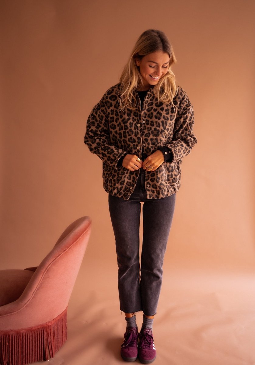 Luisa | Damen Steppjacke Oversized Leopardenmuster Druckknopf