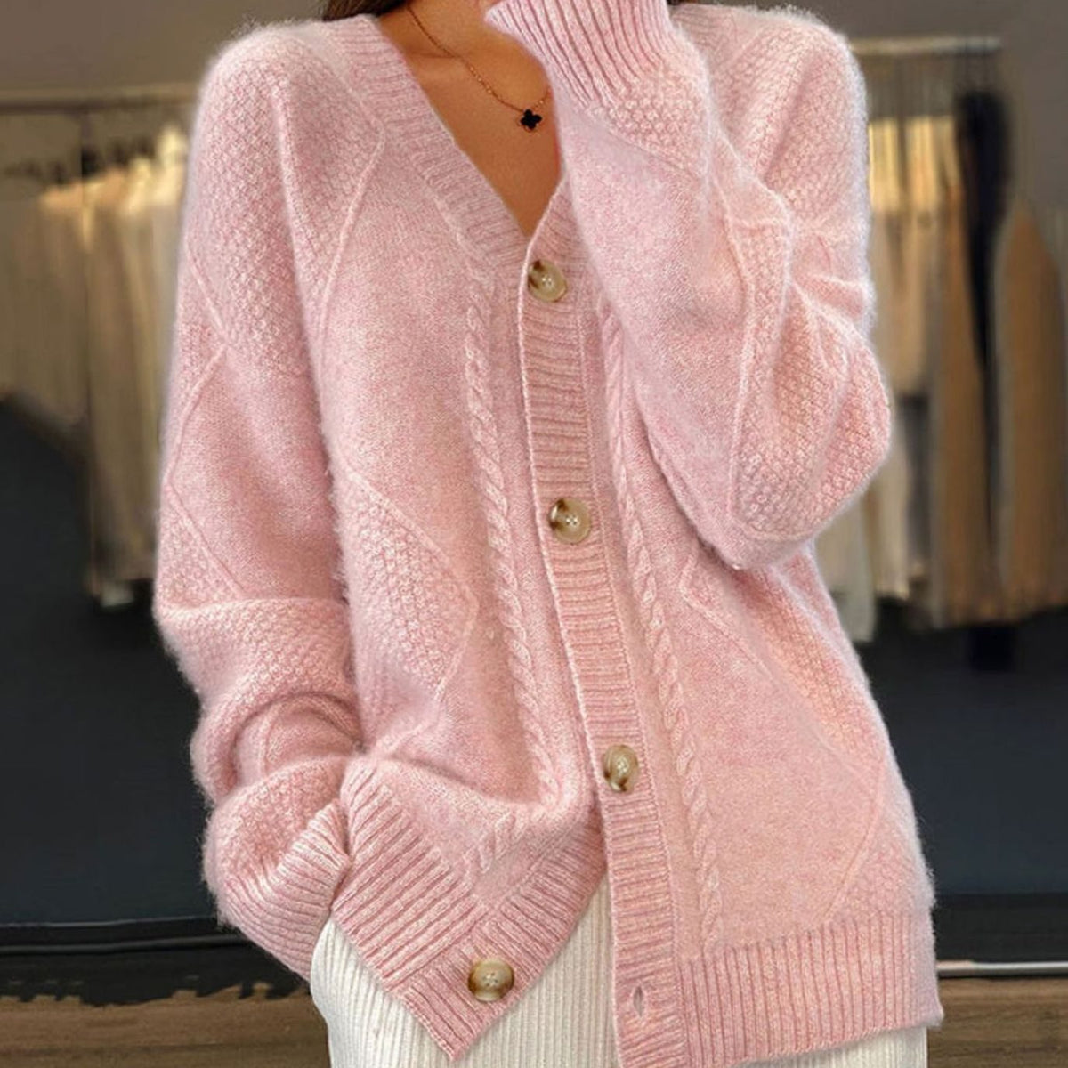 Johanna | Damen Strickjacke mit langen Ärmeln Zopfmuster V-Ausschnitt Cardigan