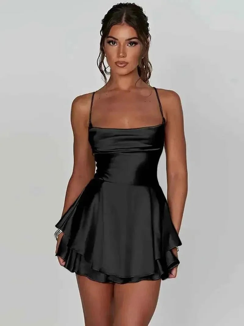 Giulia – Satin Look Minikleid mit Spaghettiträgern und Volant-Rock
