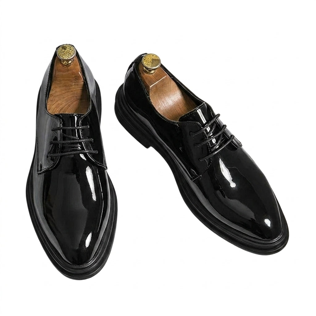 Herren-Derby-Schuhe mit glänzender Oberfläche und dicker Sohle