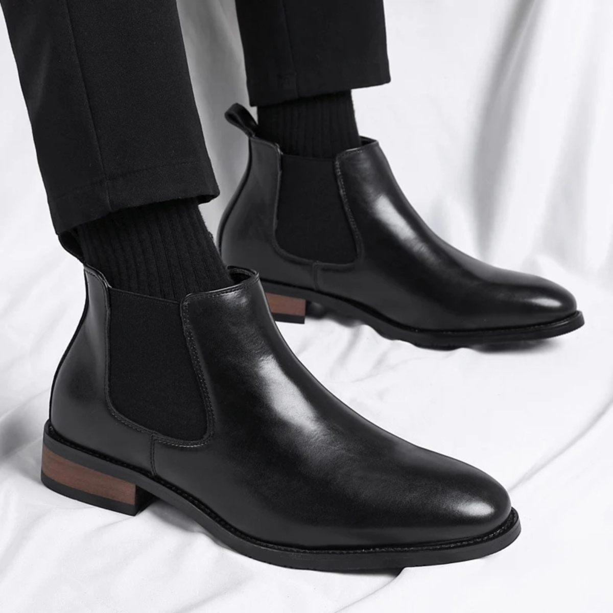 Herren Stiefeletten mit elastischen Seiteneinsätzen und Zuglaschen