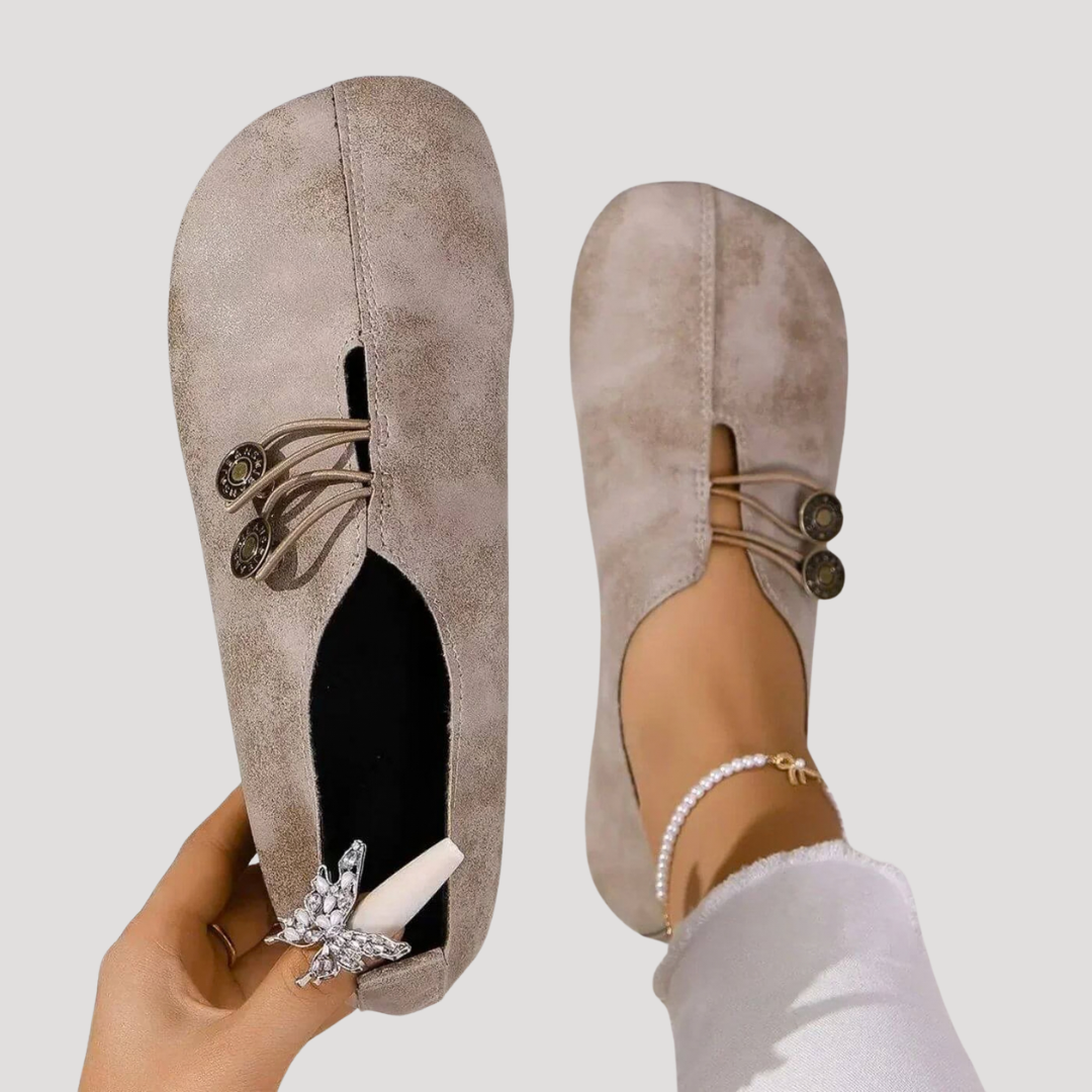 Ingrid | Damen Flache Slipper mit Knopfdetail