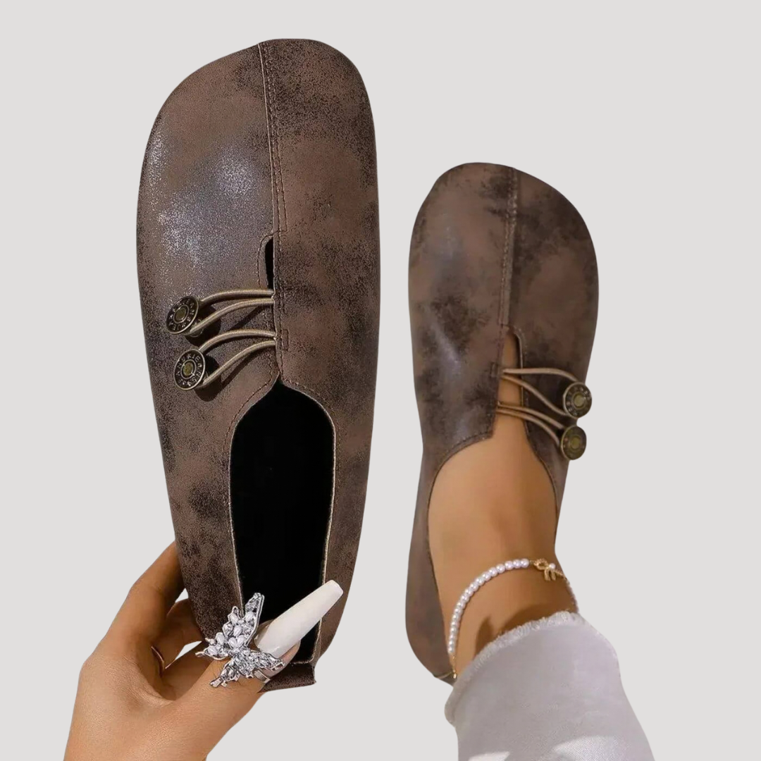 Ingrid | Damen Flache Slipper mit Knopfdetail