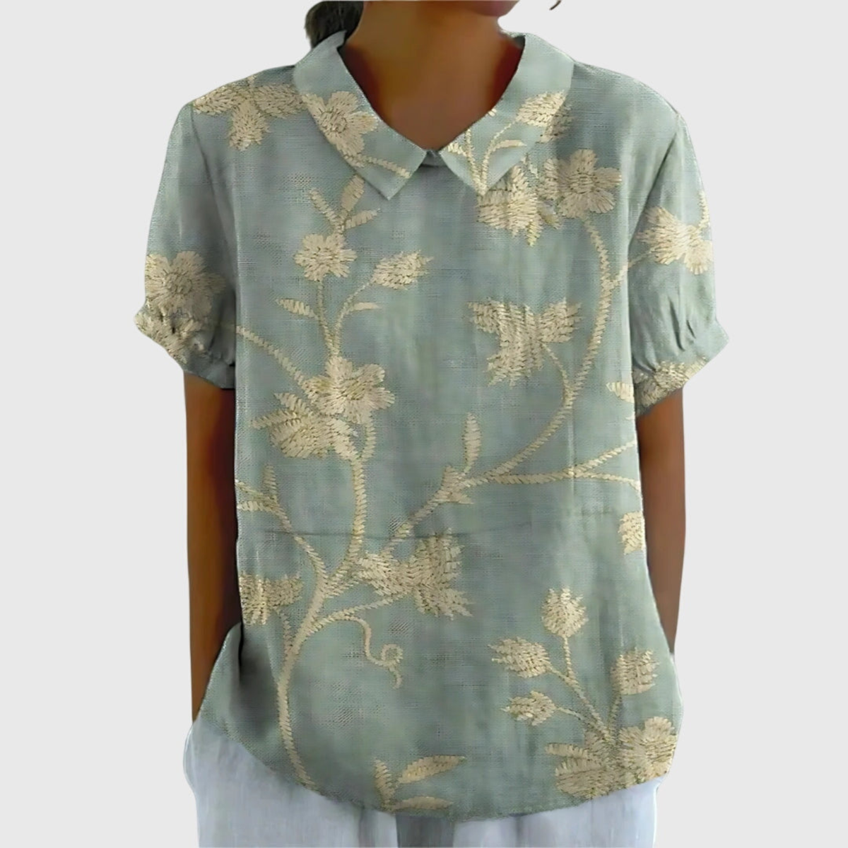 Kurzärmelige Damenbluse mit Blumenmuster und Bubikragen
