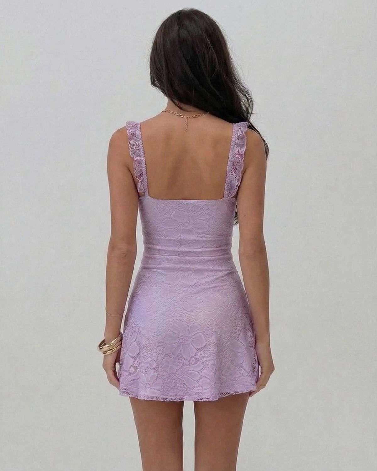 Fliederfarbenes Minikleid