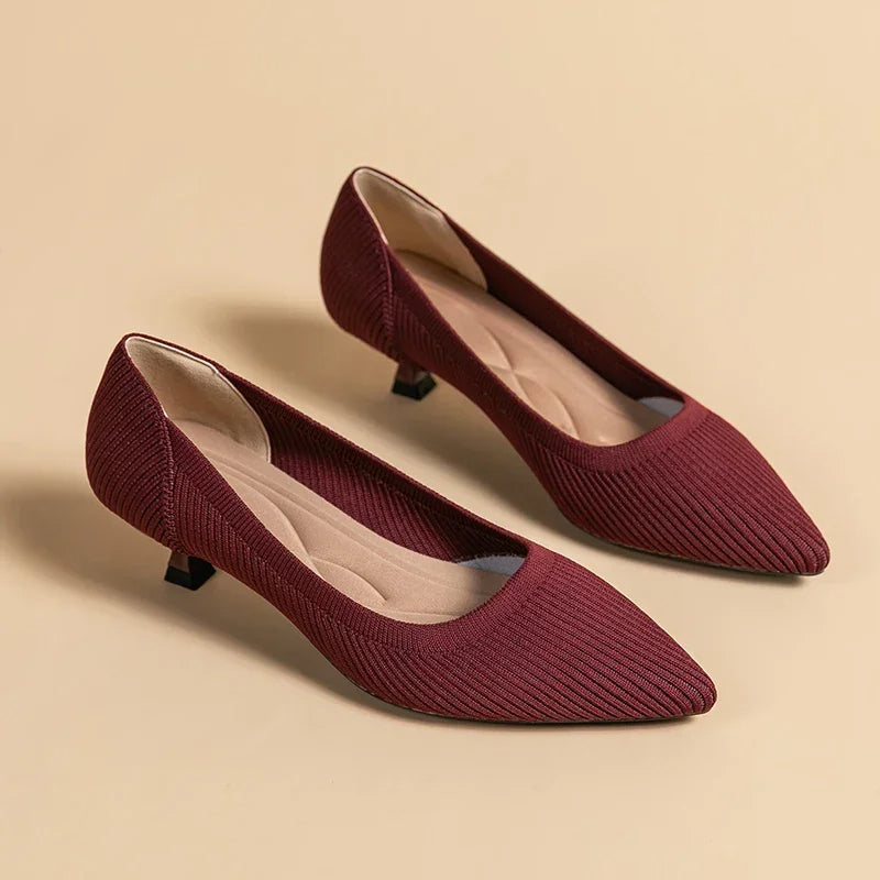 Solvei | Damen Kitten Heel Pumps Spitze Zehenpartie