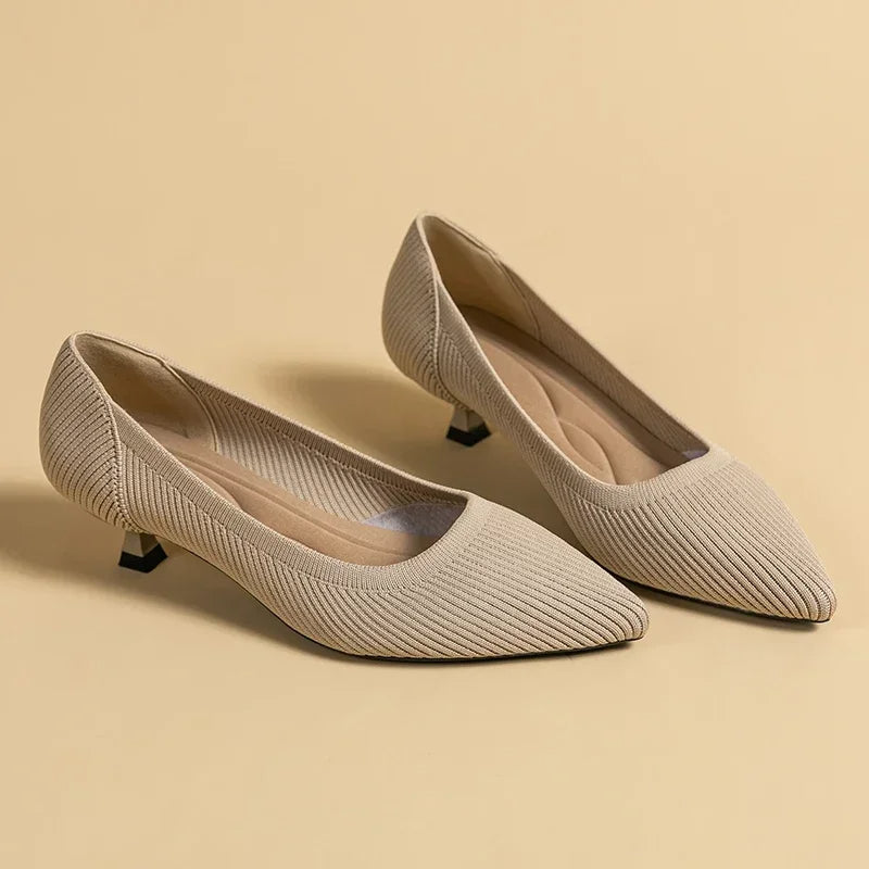 Solvei | Damen Kitten Heel Pumps Spitze Zehenpartie