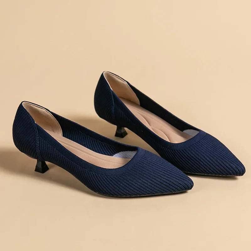 Solvei | Damen Kitten Heel Pumps Spitze Zehenpartie