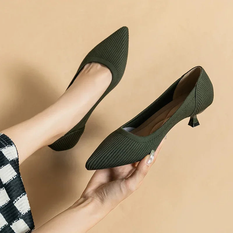 Solvei | Damen Kitten Heel Pumps Spitze Zehenpartie