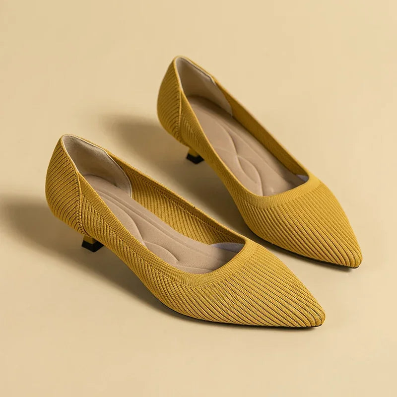 Solvei | Damen Kitten Heel Pumps Spitze Zehenpartie