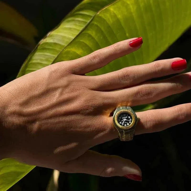 Moderne Muse Ringuhr