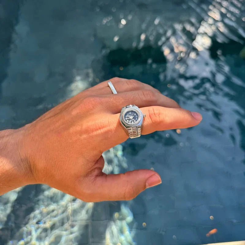 Moderne Muse Ringuhr